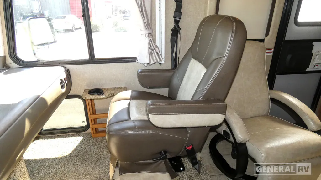 2016 Fleetwood Flair 26D, Photos photo 11