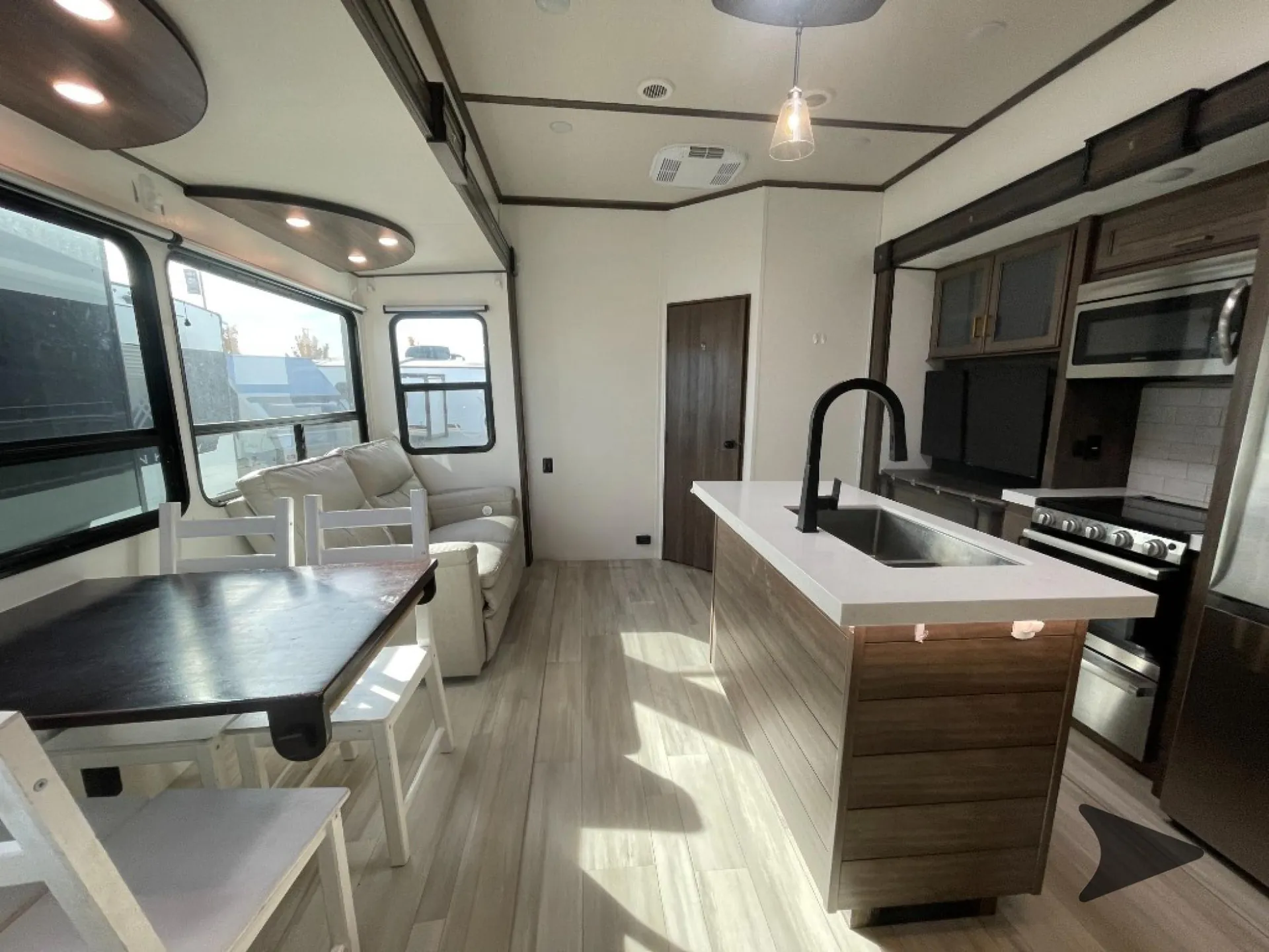2022 Grand Design Solitude S-Class 3950BH - Photo 3