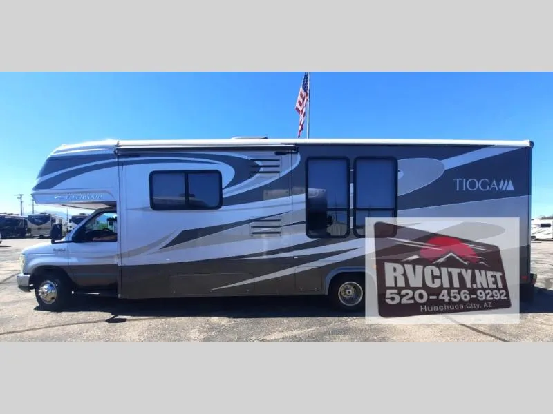 2009 Fleetwood Tioga 31M - Photo 2