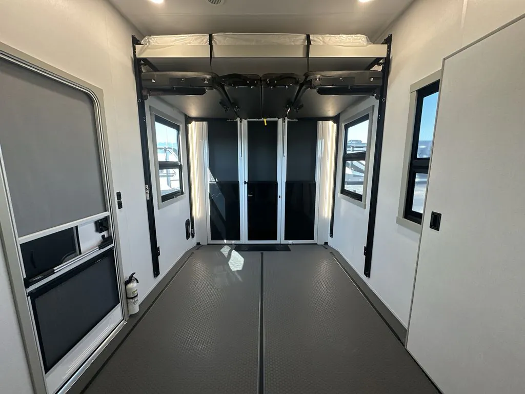 2026 Brinkley Model G 3950, Photos photo 7