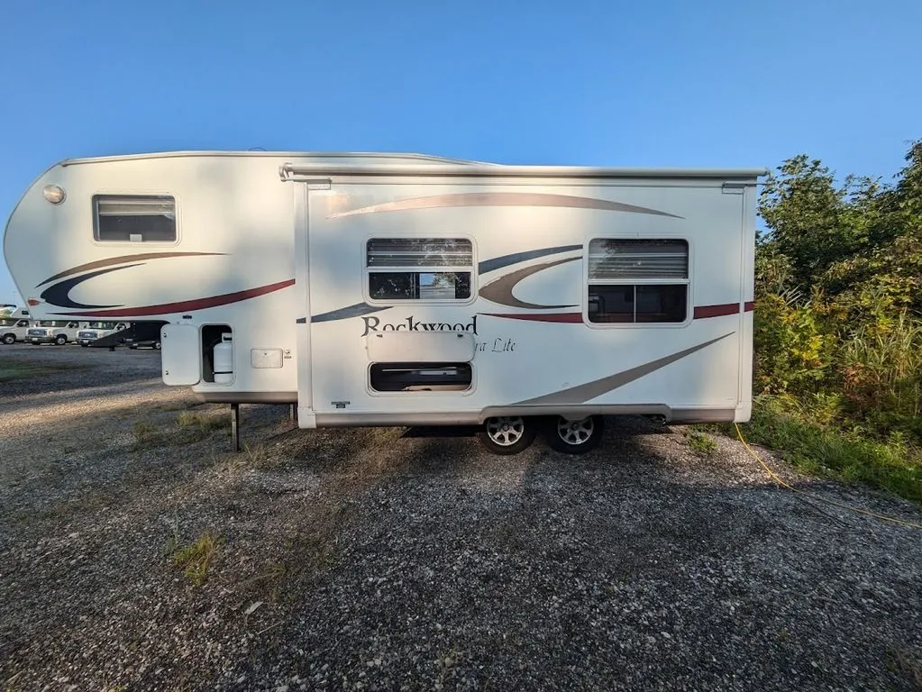 2006 Forest River Rockwood 8240SS - Photo 4