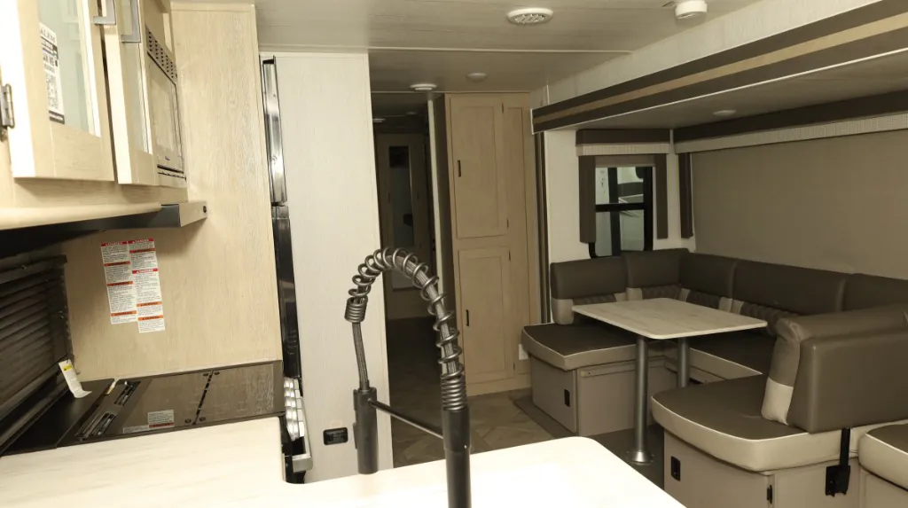 2023 Forest River Salem 31KQBTS - Photo 4