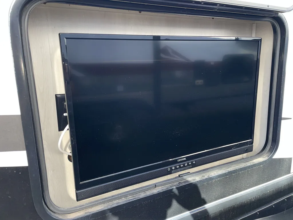 2022 Forest River Cardinal Luxury 380RLX, Photos photo 21