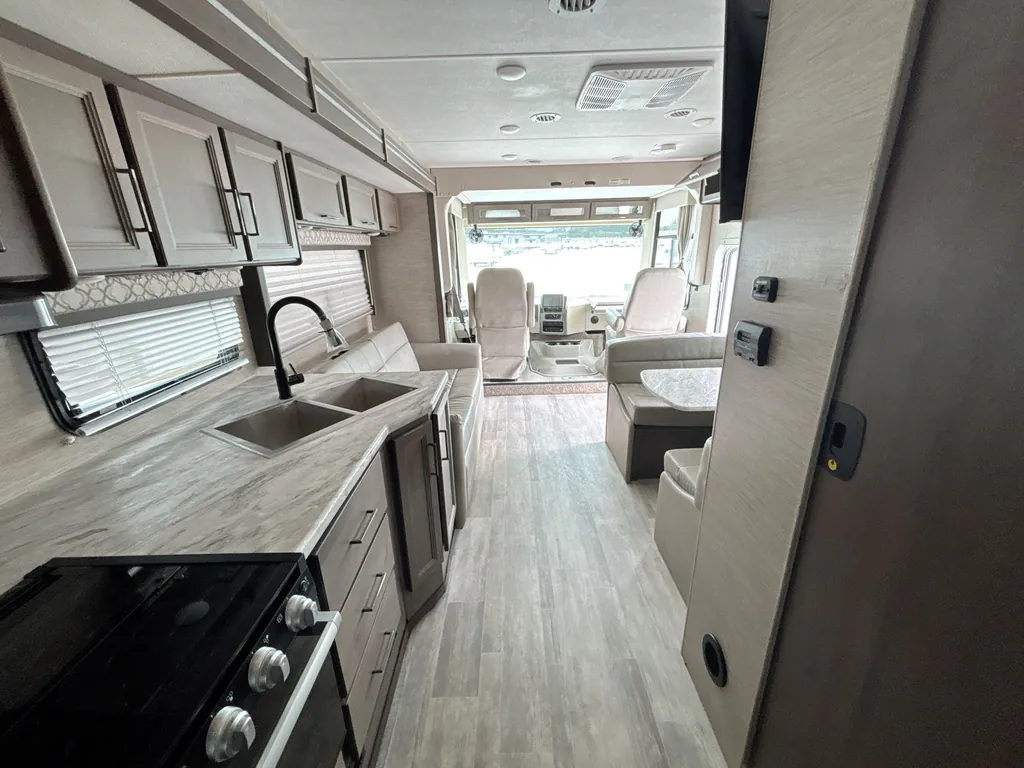 2023 Thor Motor Coach Freedom Traveler A29, Photos photo 3