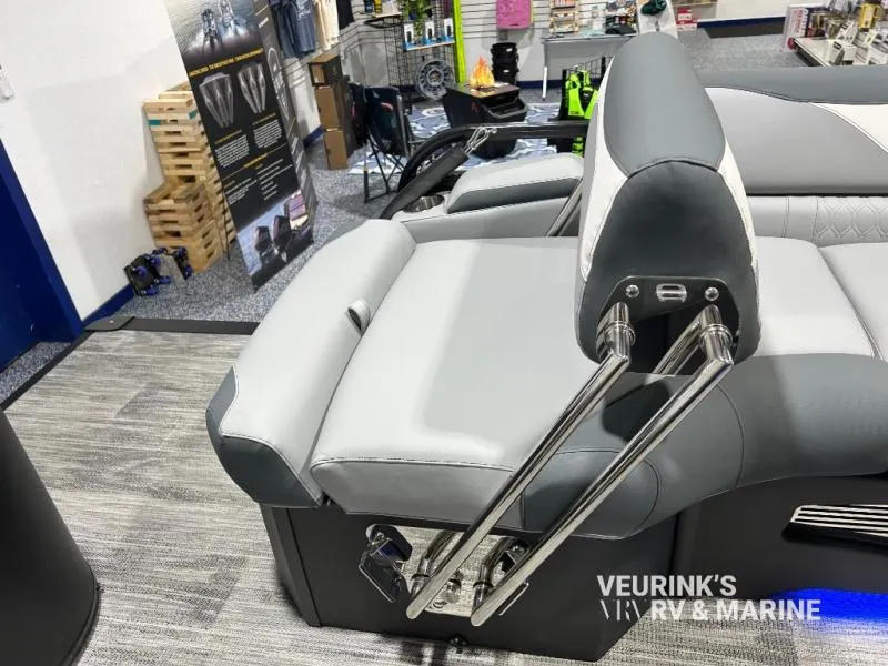 2026 Avalon Avalon LSZ 2385 QLS - Tritoon - Mercury 200hp - Photo 4