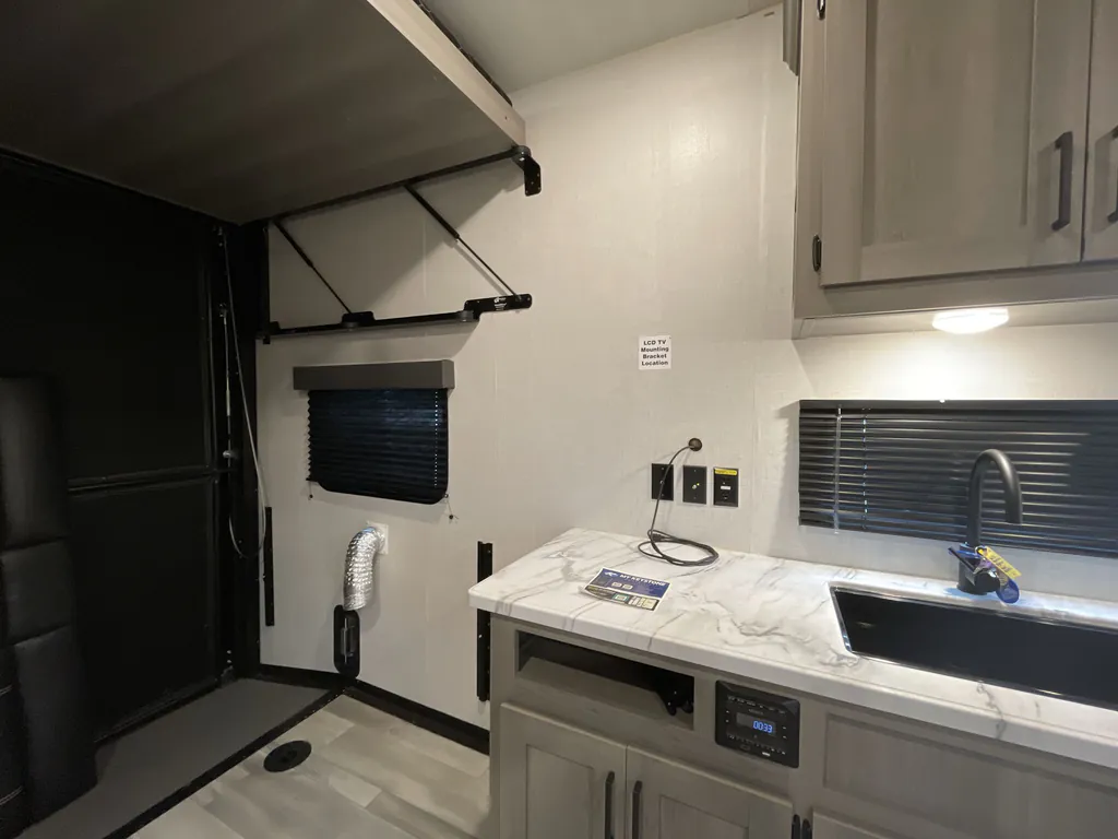 2024 Keystone Raptor 429, Photos photo 11