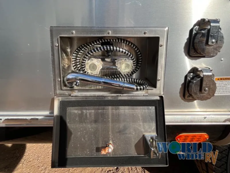 2017 Airstream Classic 30 - Photo 2