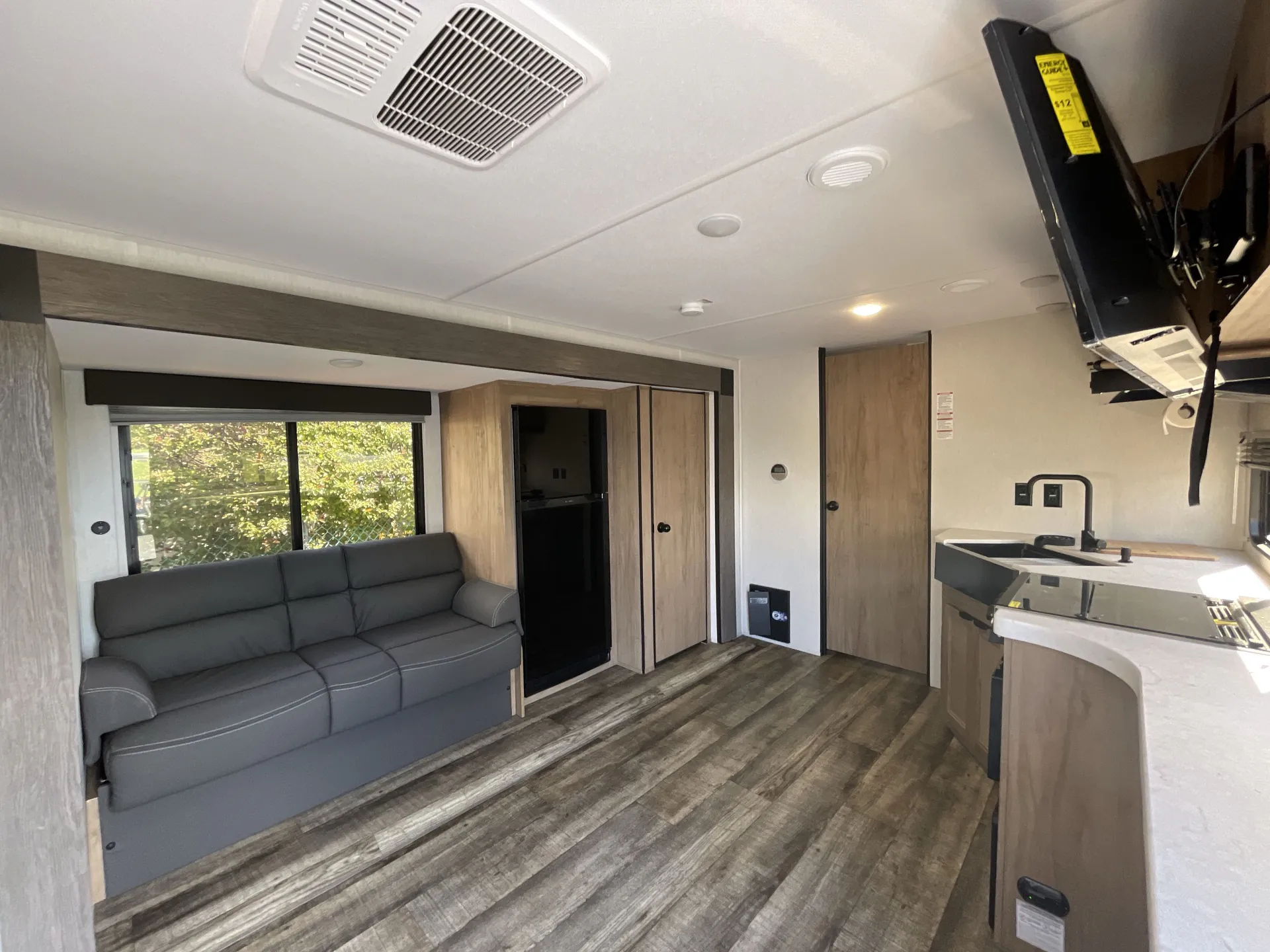 2024 Forest River Cherokee Wolf Den 242TR - Photo 3