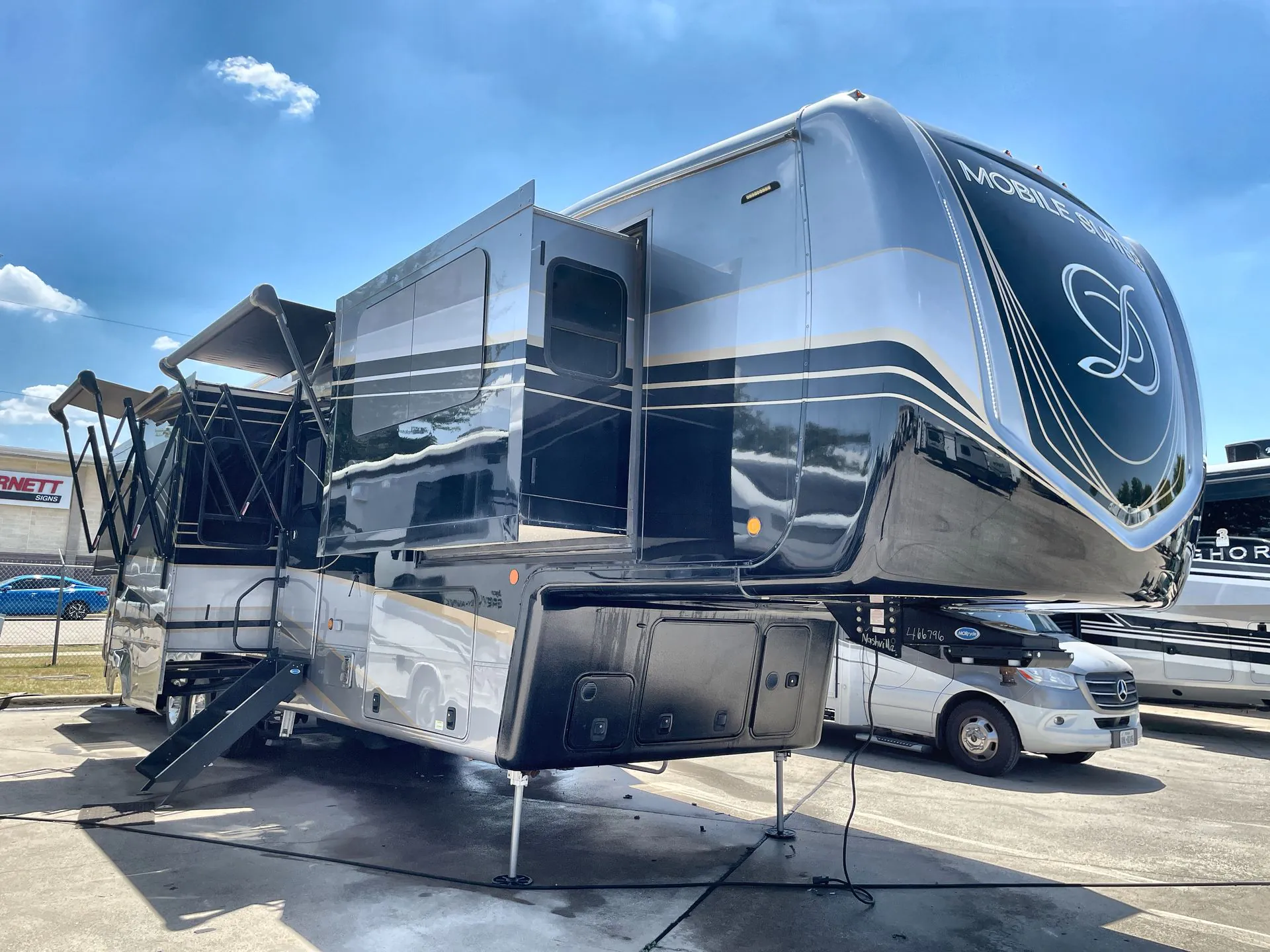 2021 DRV Mobile Suites 44 Nashville - Photo 2