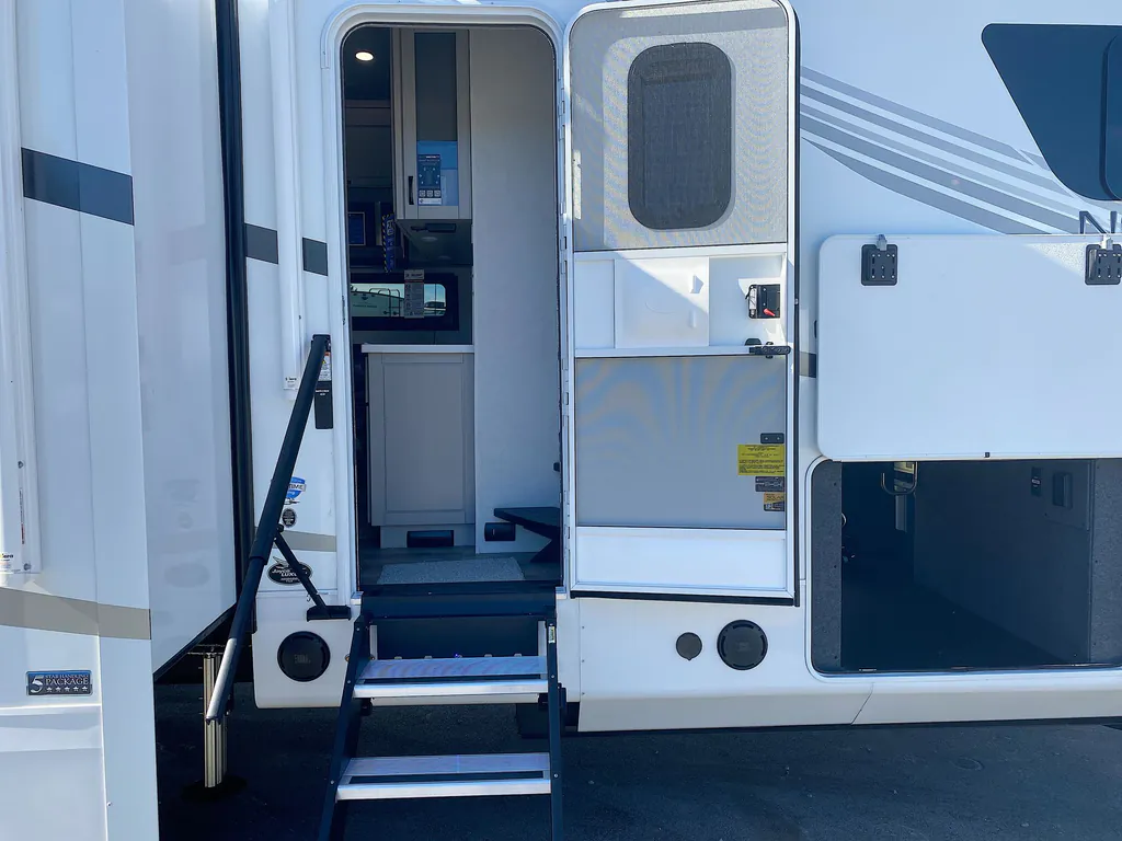 2026 Jayco North Point 395DSDB, Photos photo 2