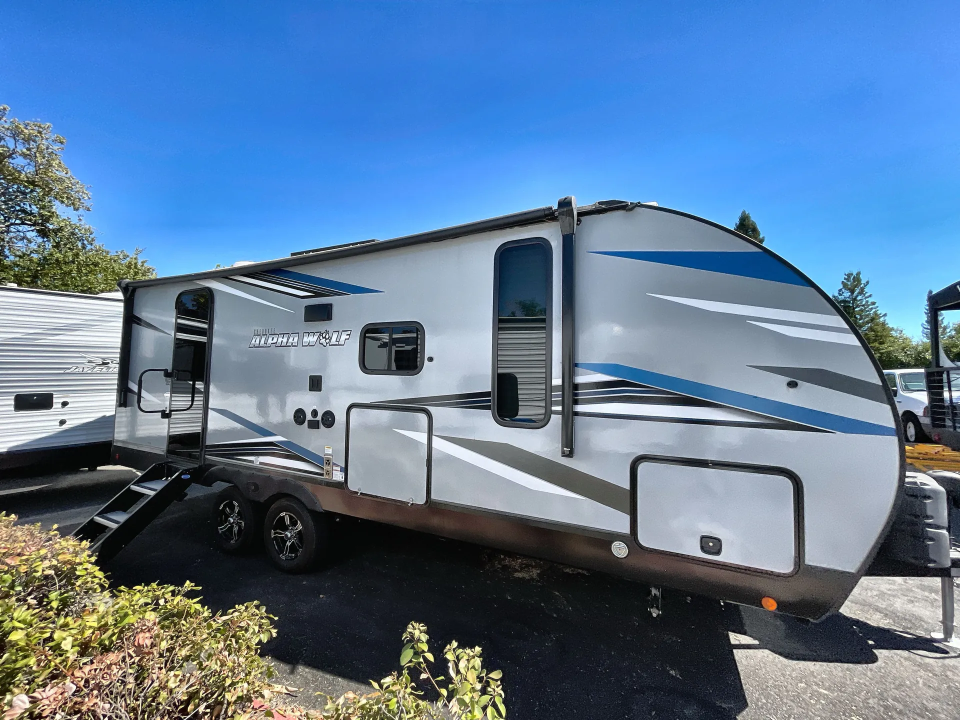 2022 Forest River Cherokee Alpha Wolf 22SW-L — campside