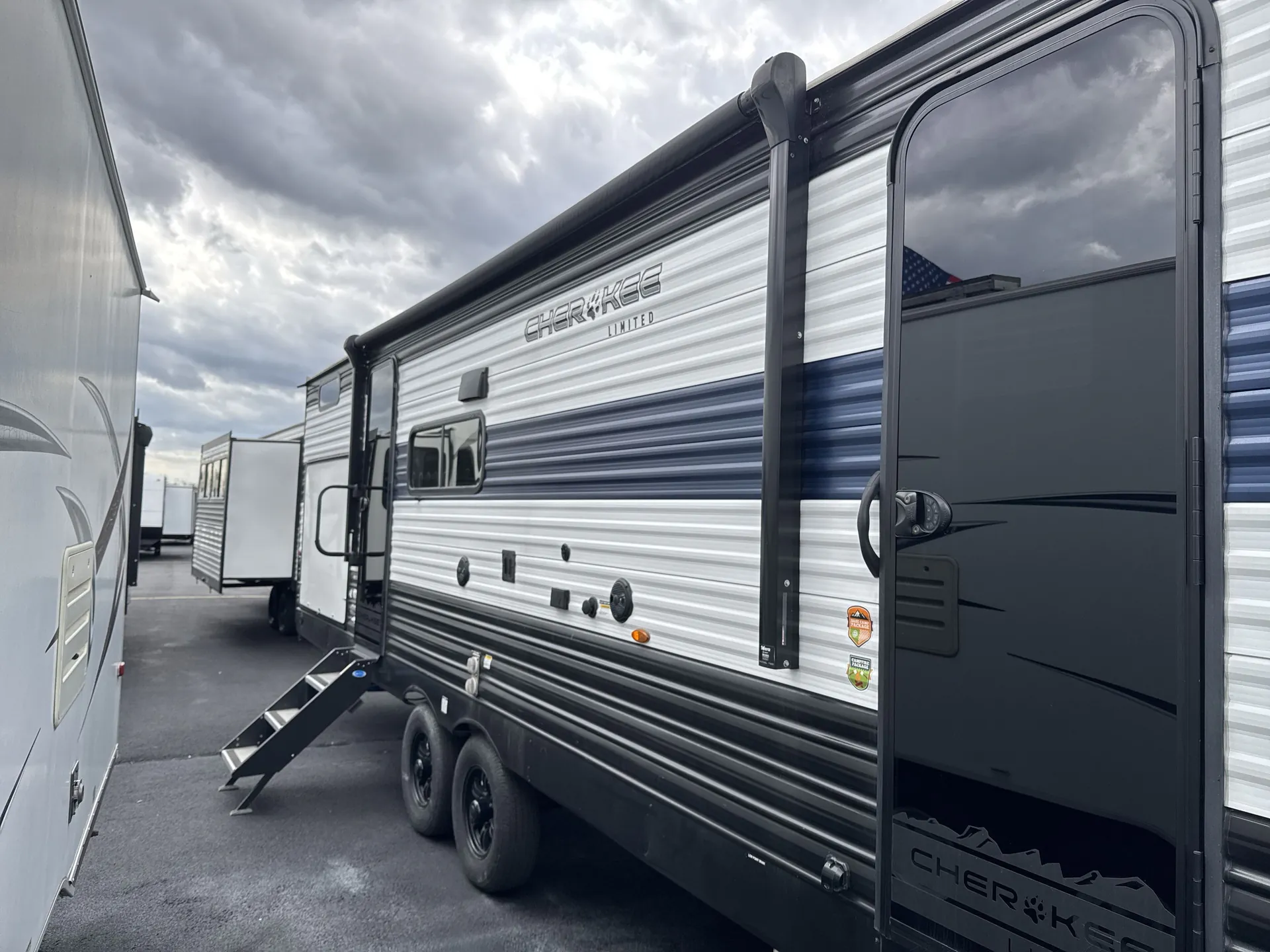 2024 Forest River Cherokee 294GEBG — campside
