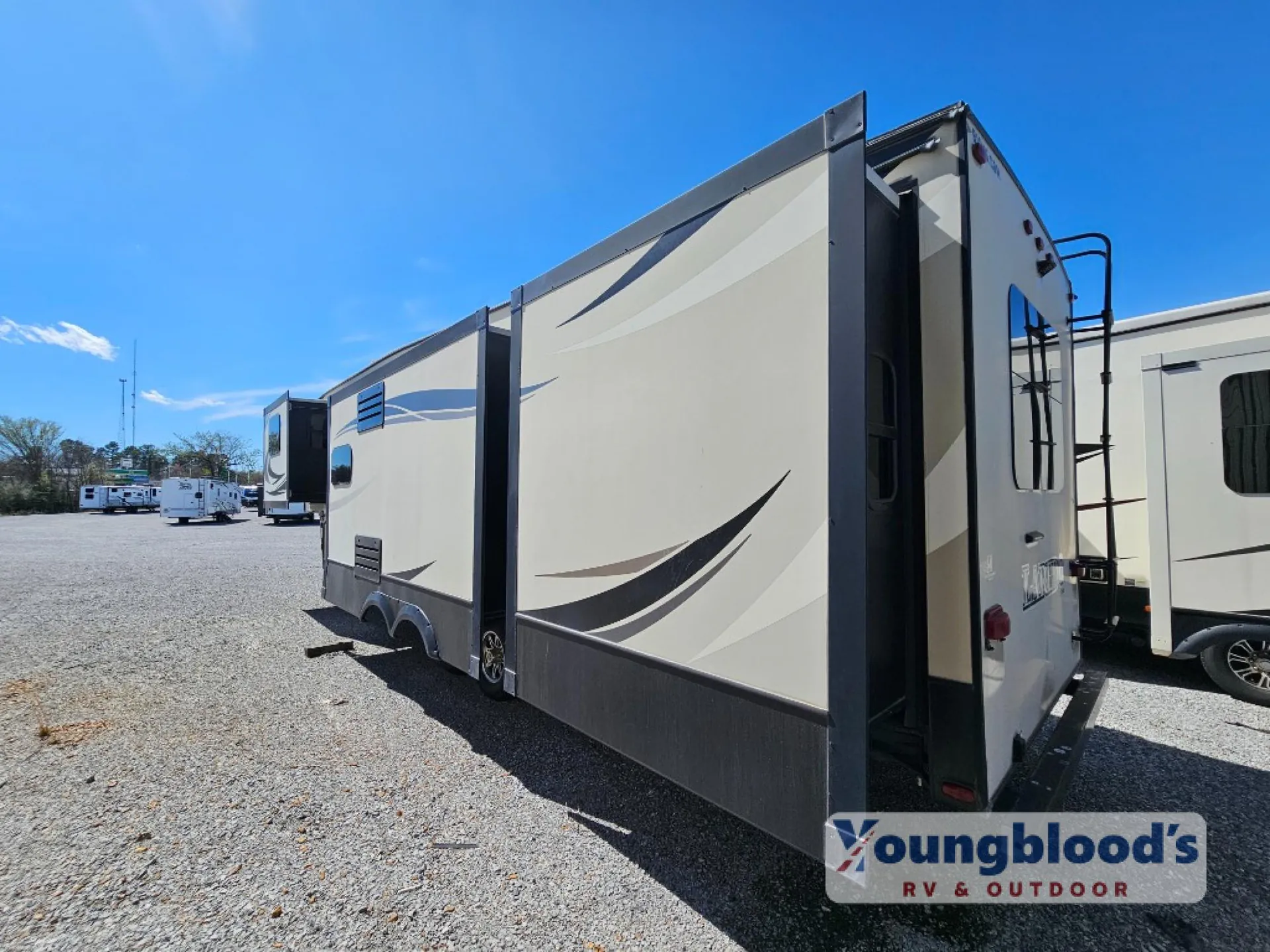 2018 Keystone Laredo 340FL - Photo 4
