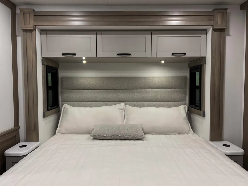 2027 Entegra Coach Vision XL 36C, Photos photo 23