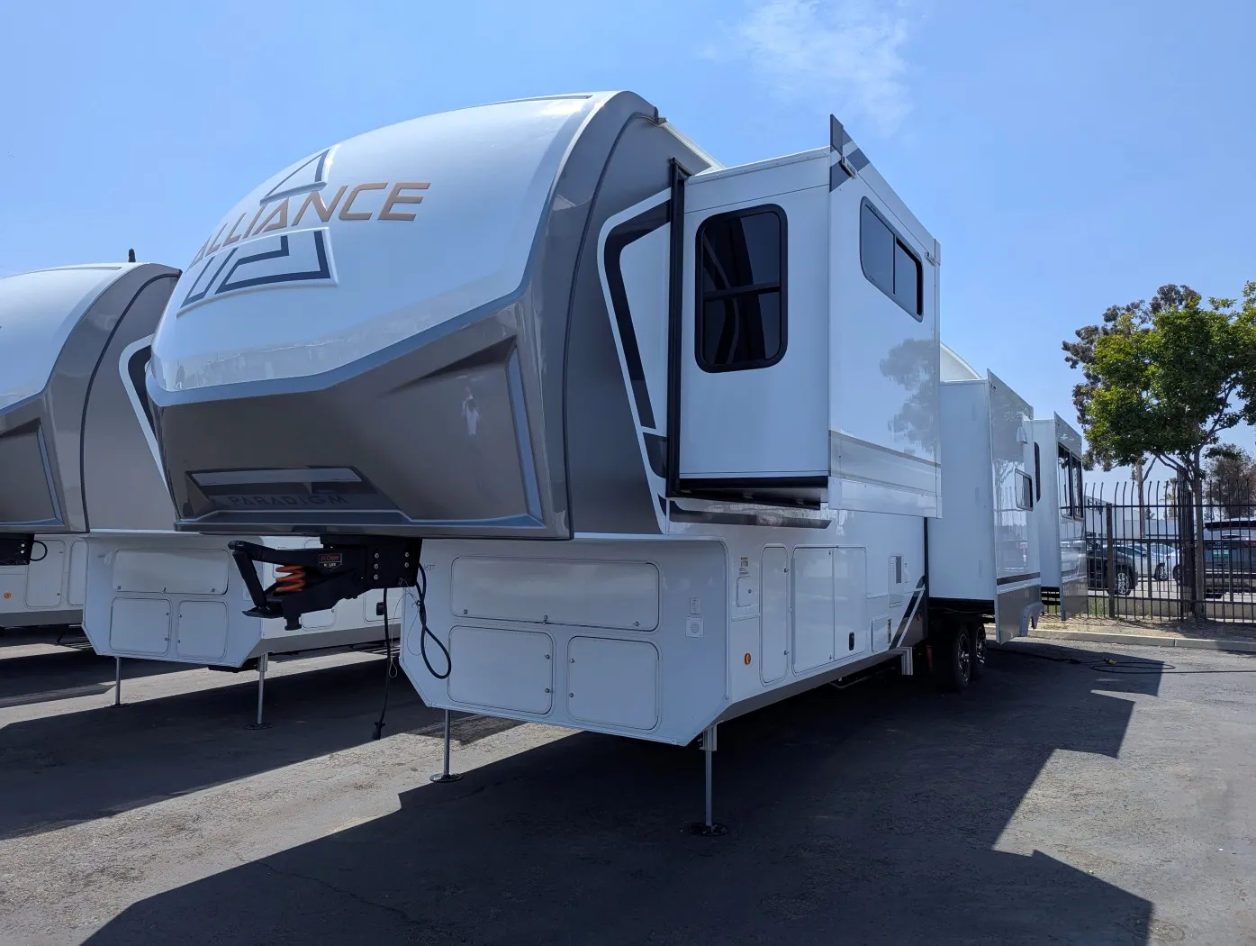 2025 Alliance RV Paradigm 375RD - Photo 4