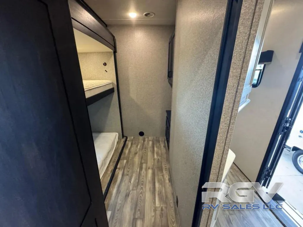 2022 Highland Ridge Silverstar XLT 354MBH, Photos photo 20