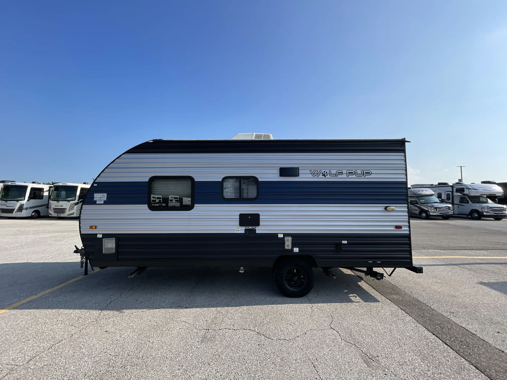 2022 Forest River Cherokee Wolf Pup 16FQ — off campside