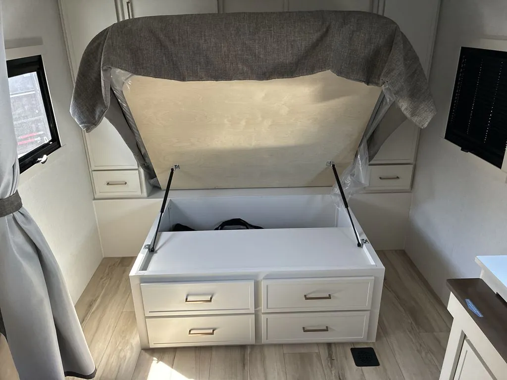 2026 Brinkley Model Ix 23X, Photos photo 7