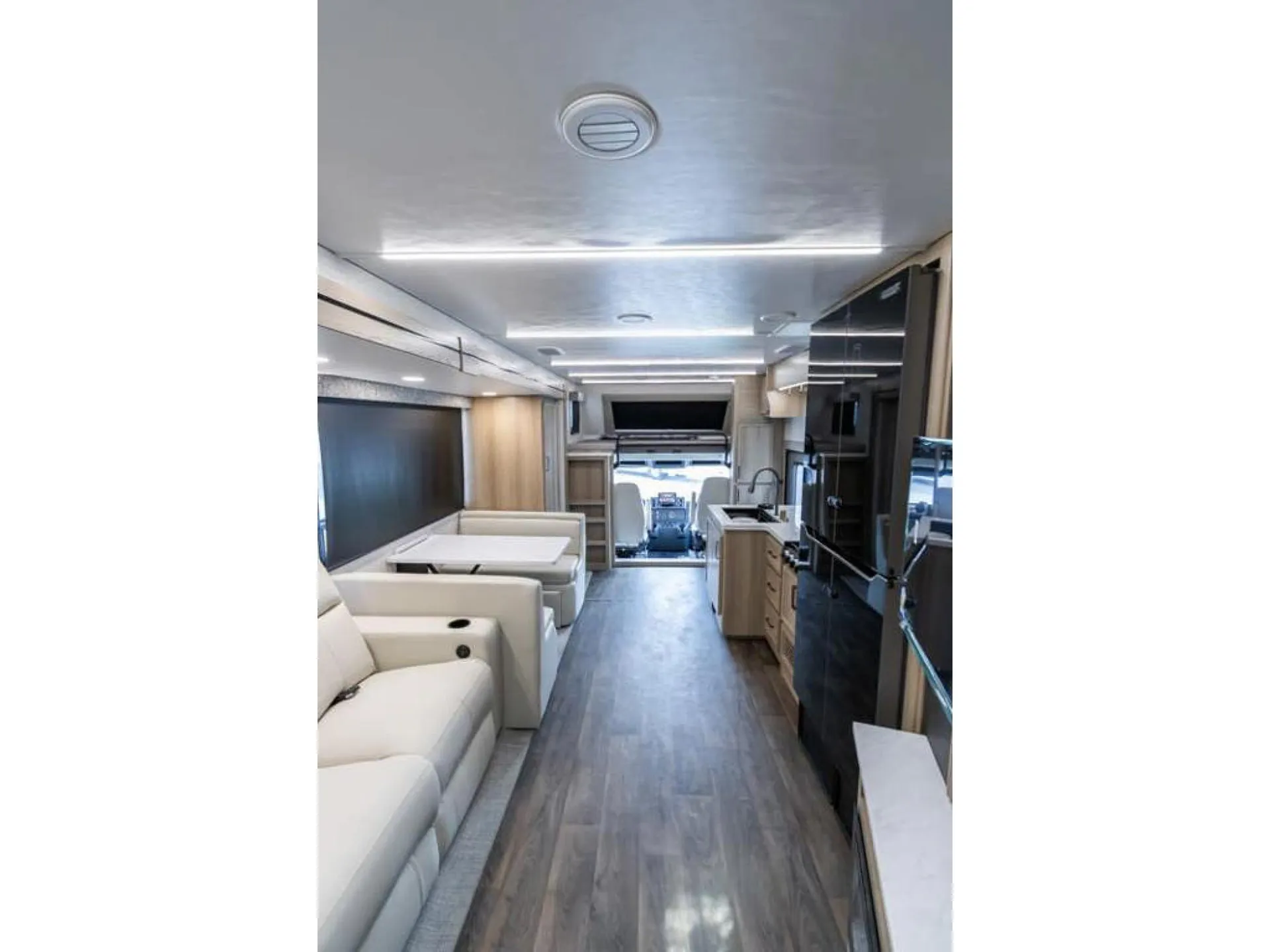2026 Dynamax Europa S 37CA - Photo 3