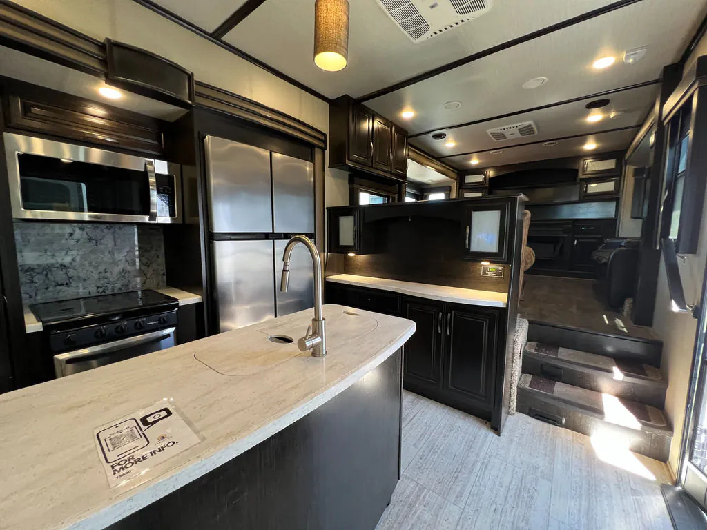 2018 Grand Design Momentum 376TH, Photos photo 14