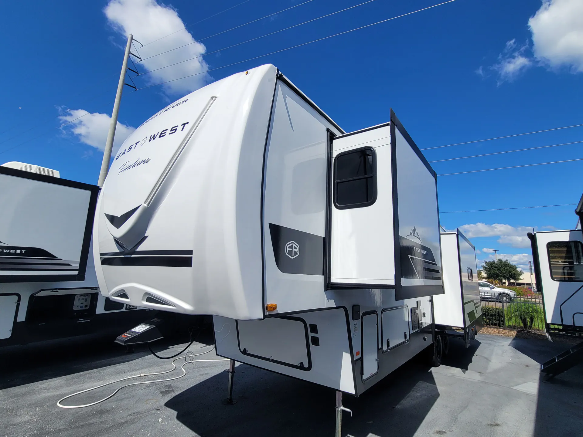 2026 East to West Tandara 295RL - Photo 3