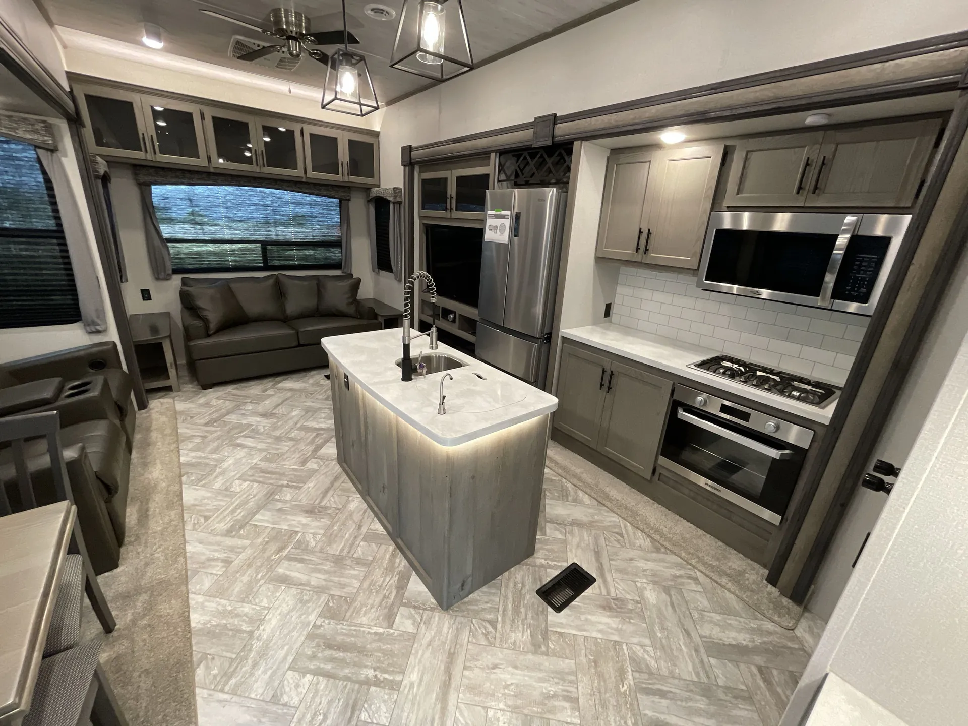 2021 Keystone Residence 40FLFT — living area main