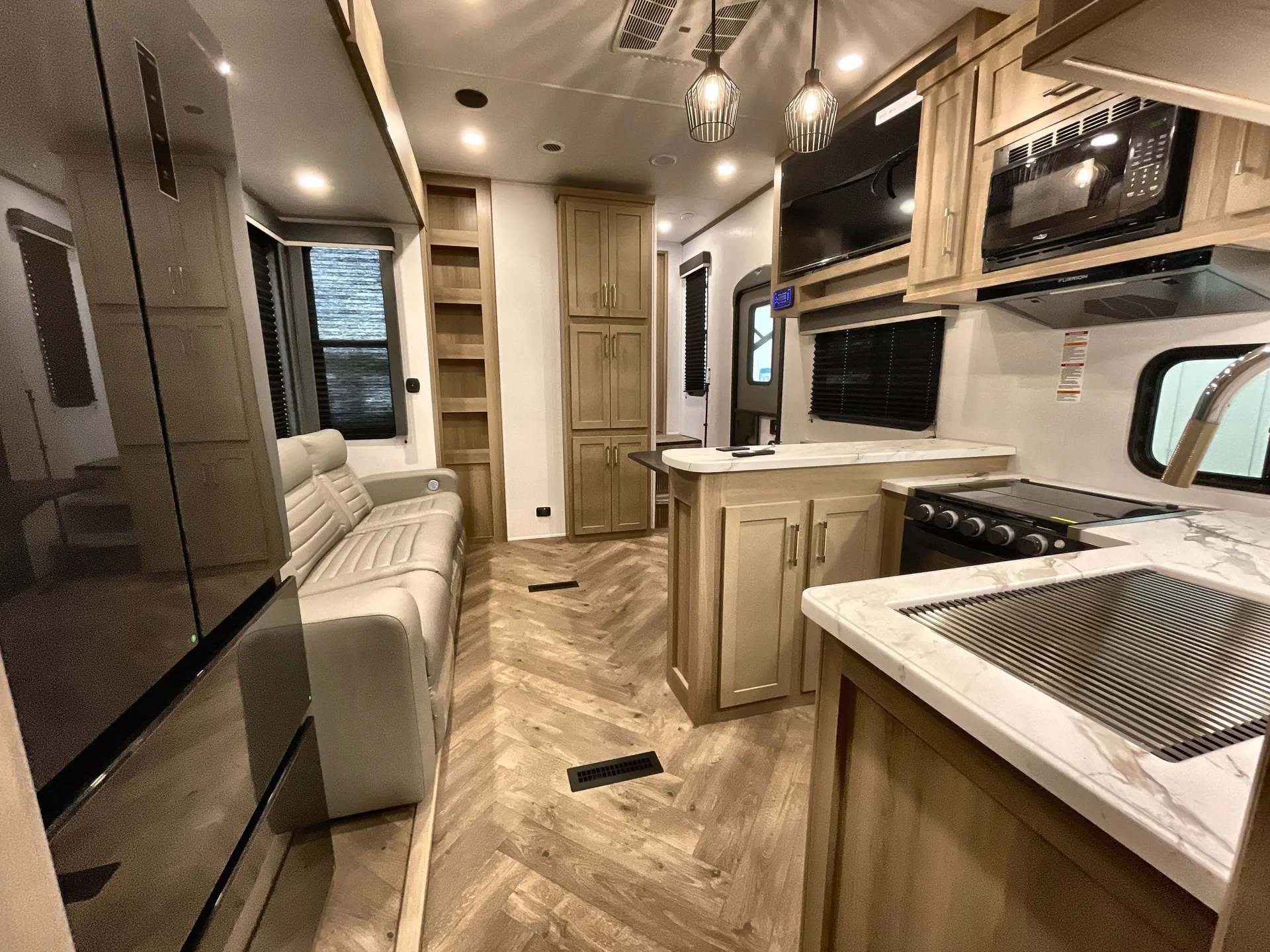 2026 Keystone Carbon 338 — living area main
