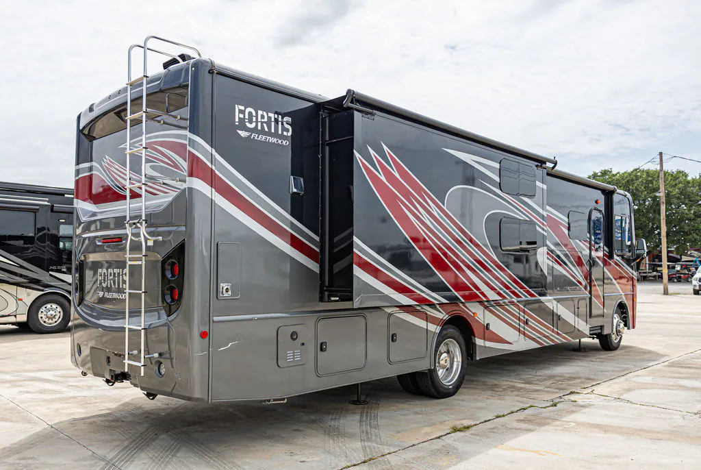 2022 Fleetwood Fortis 36DB - Photo 4