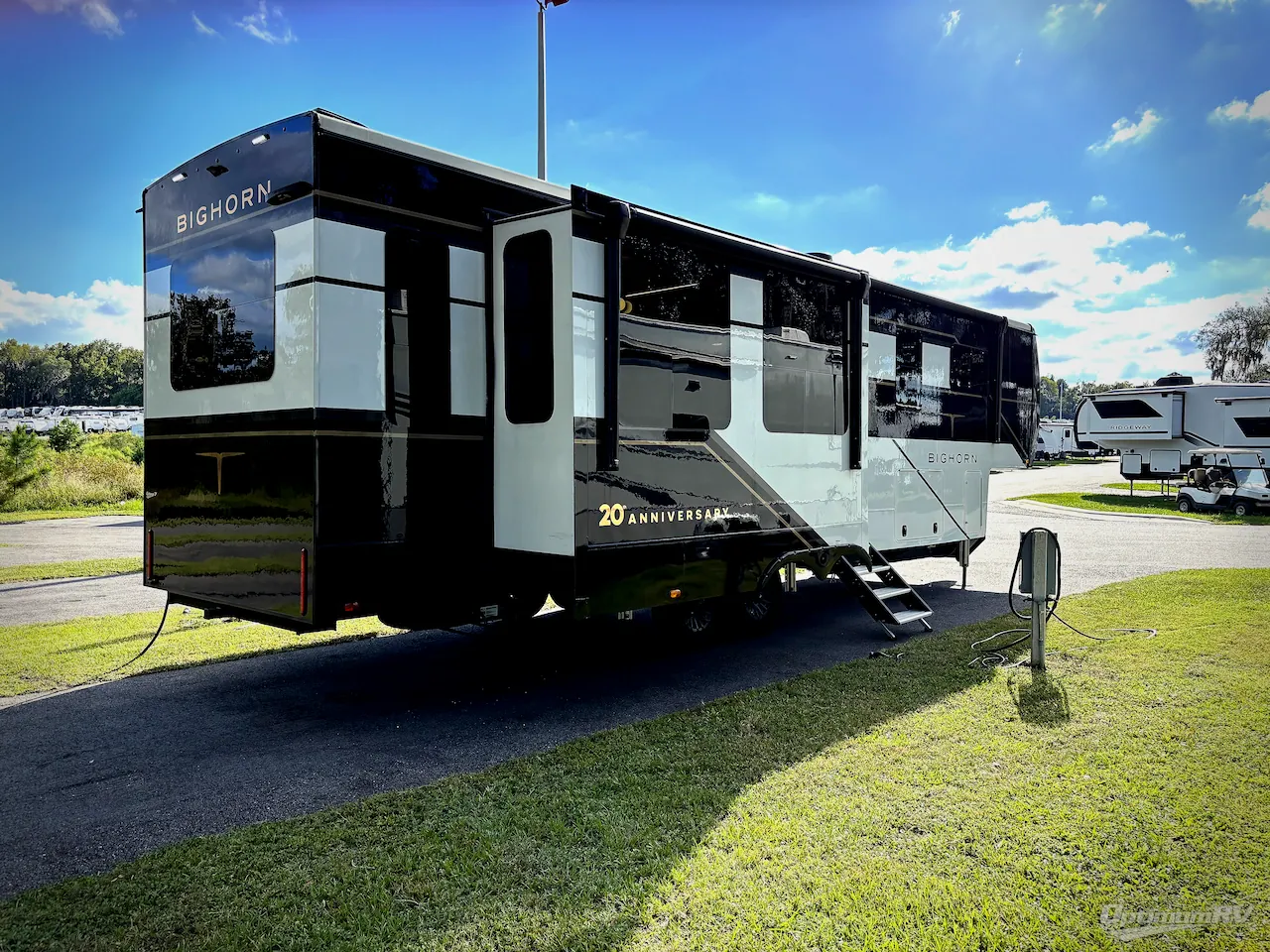 2025 Heartland Bighorn 331RL - Photo 3