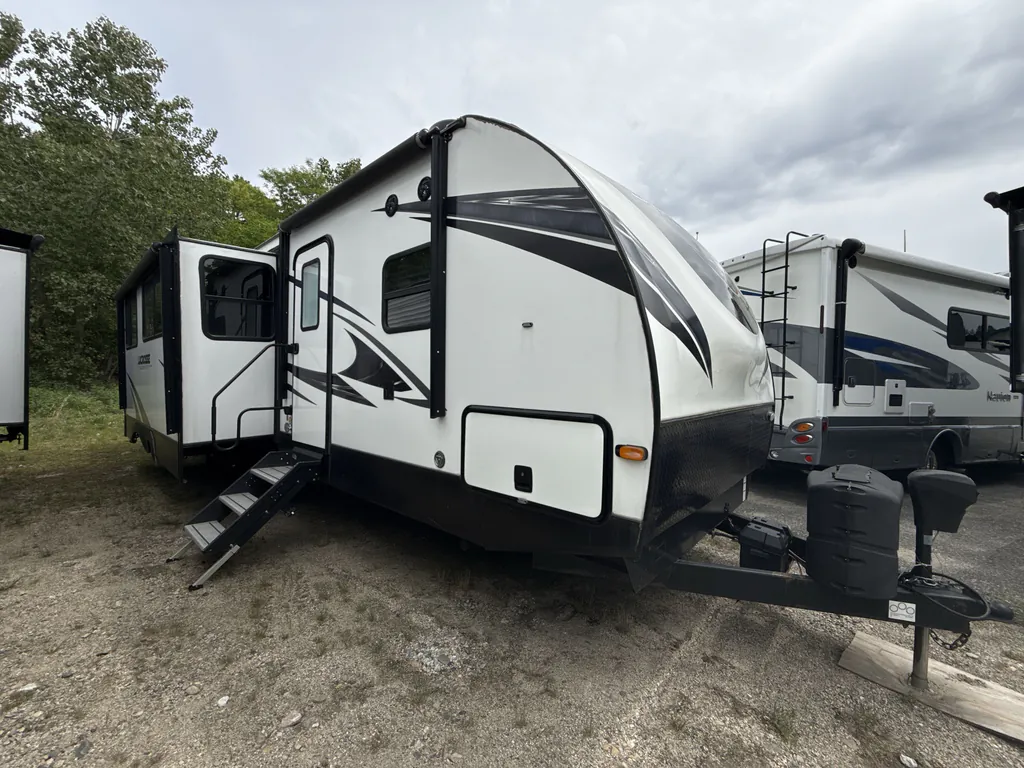 2020 Prime Time LaCrosse 3380IB, Photos photo 5
