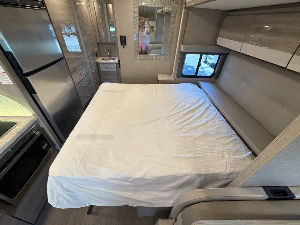 2021 Thor Motor Coach Tiburon 24FB, Photos photo 10