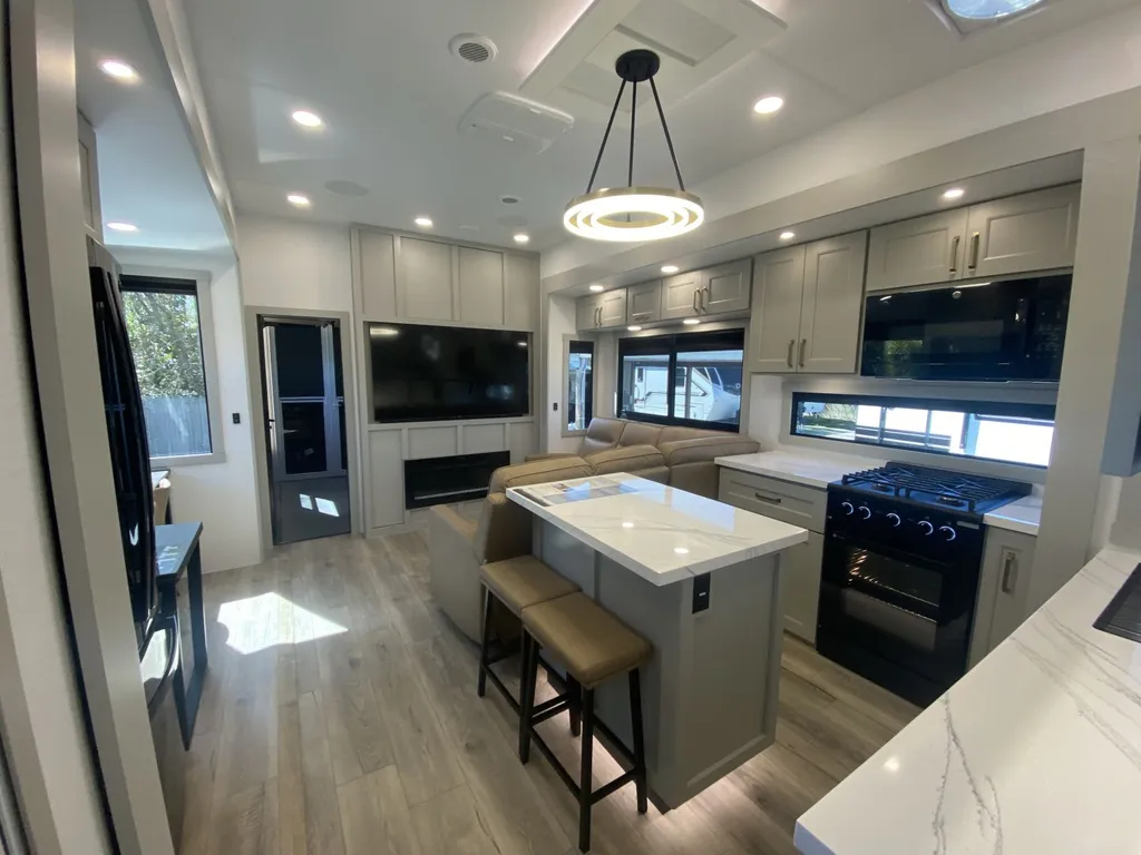 2026 Brinkley Model G 4150, Photos photo 5