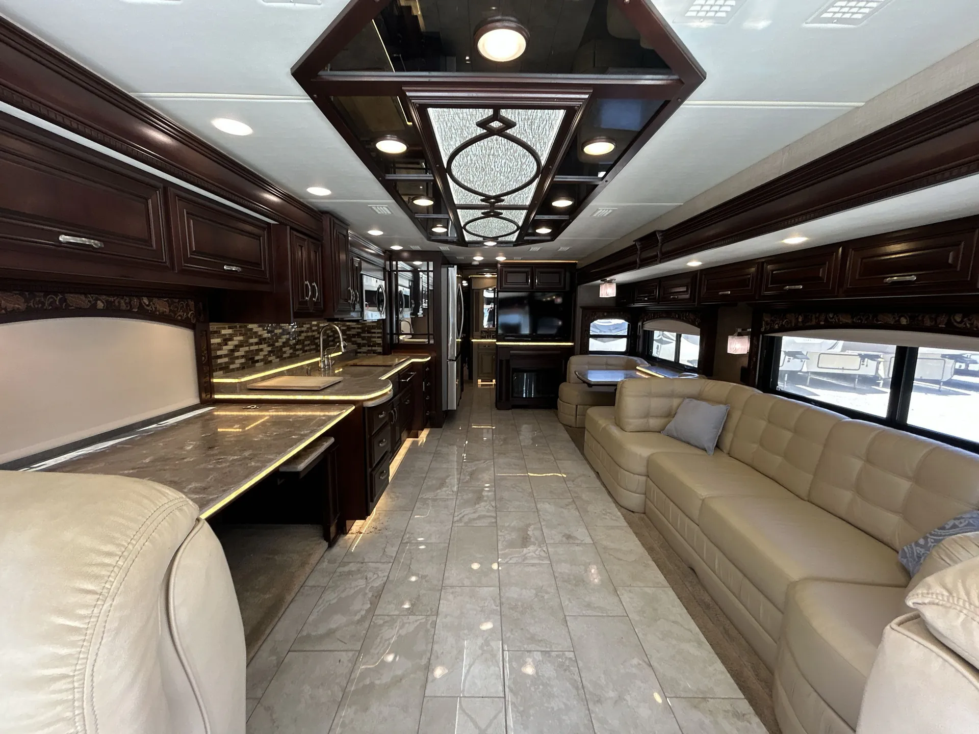 2016 Entegra Coach Anthem 44DLQ — campside