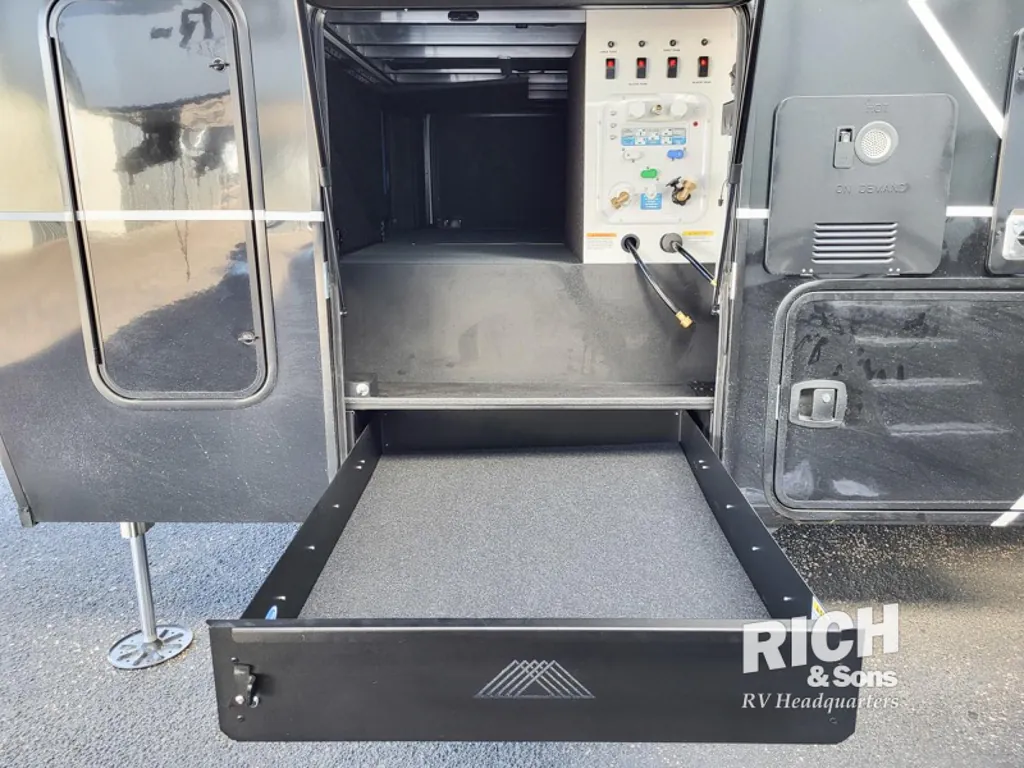 2026 Brinkley Model G 4100, Photos photo 7