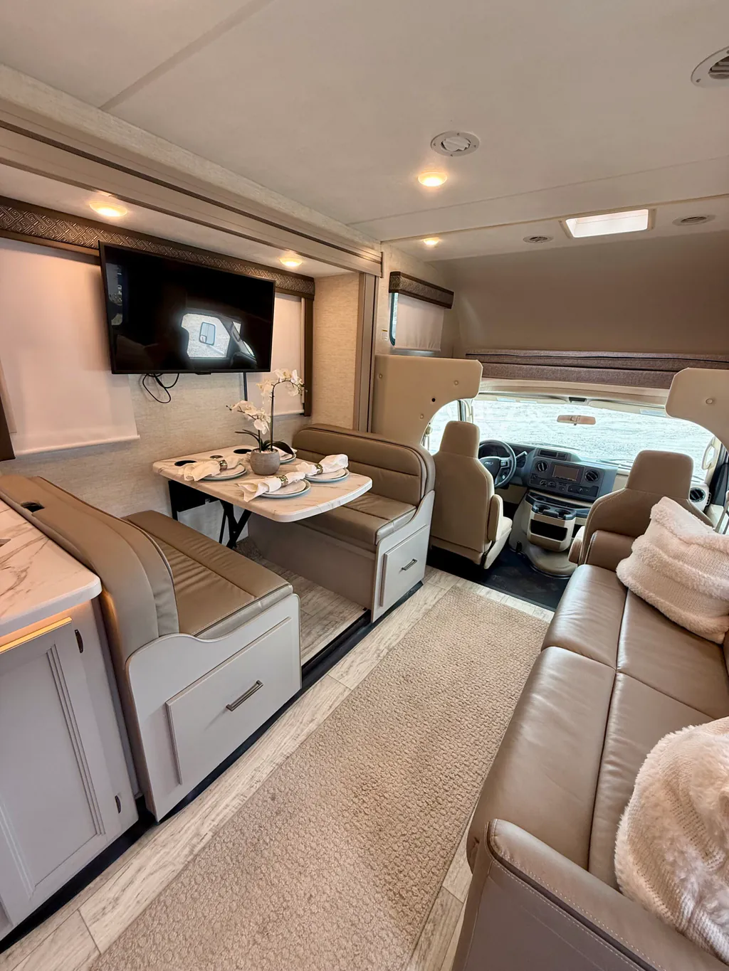 2024 Thor Motor Coach Chateau 31EV, Photos photo 6