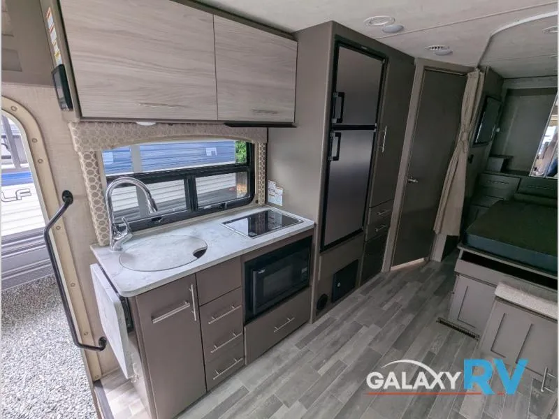 2021 Thor Motor Coach Axis 25.6 - Photo 4