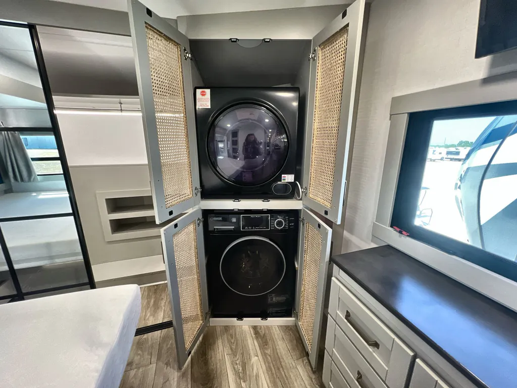 2025 Brinkley Model Z 3610, Photos photo 37