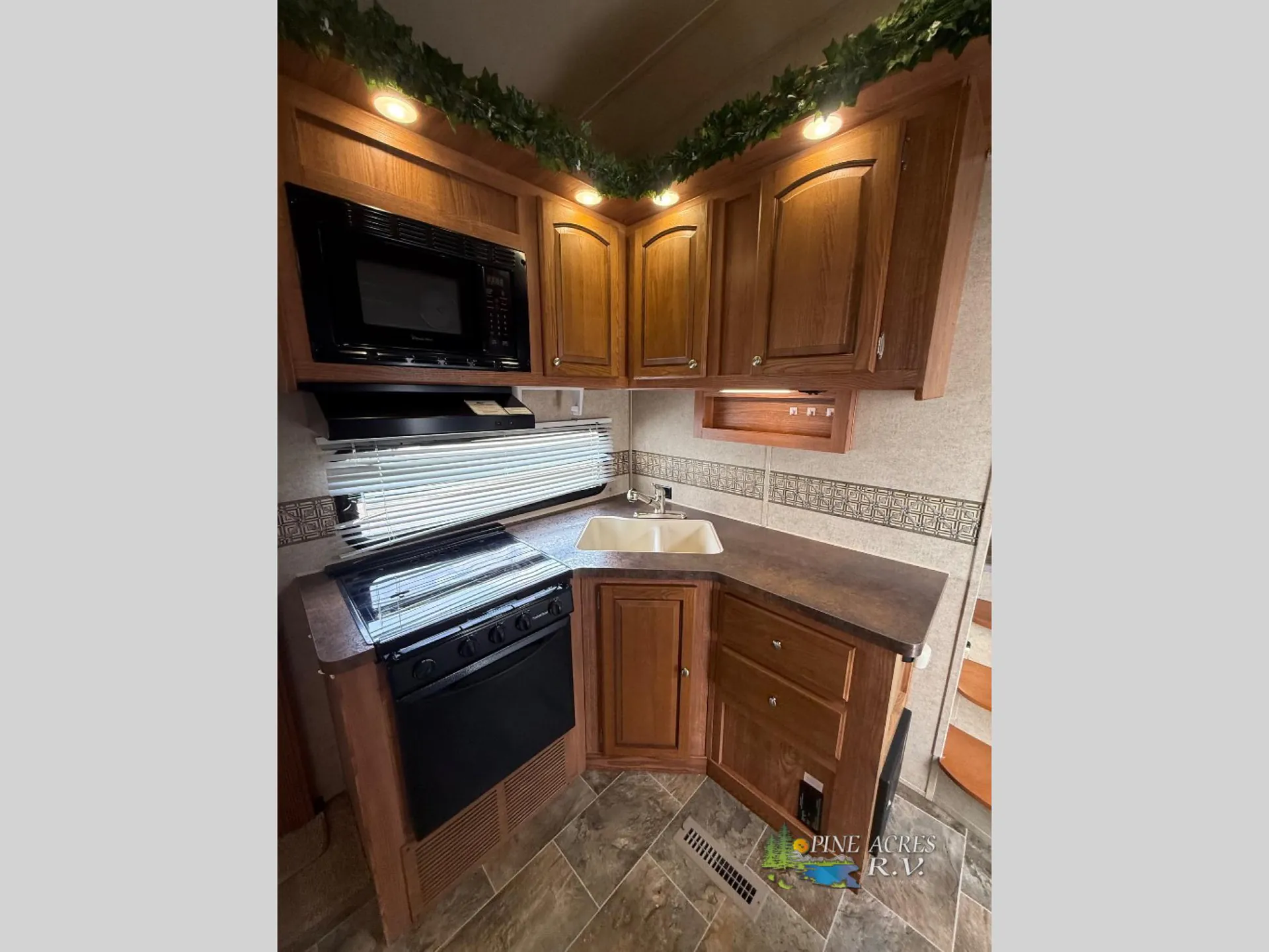 2014 Forest River RV Rockwood Signature Ultra Lite 8265WS - Photo 4