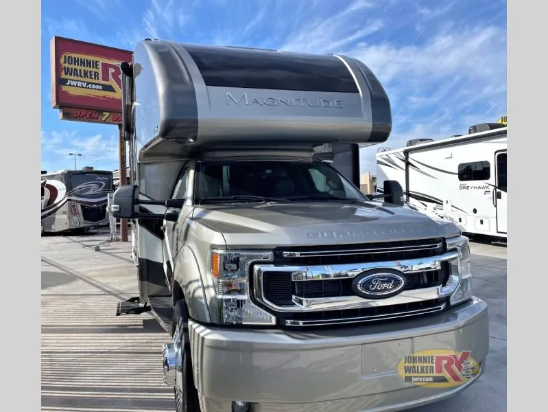 2023 Thor Motor Coach Magnitude SV34 - Photo 2