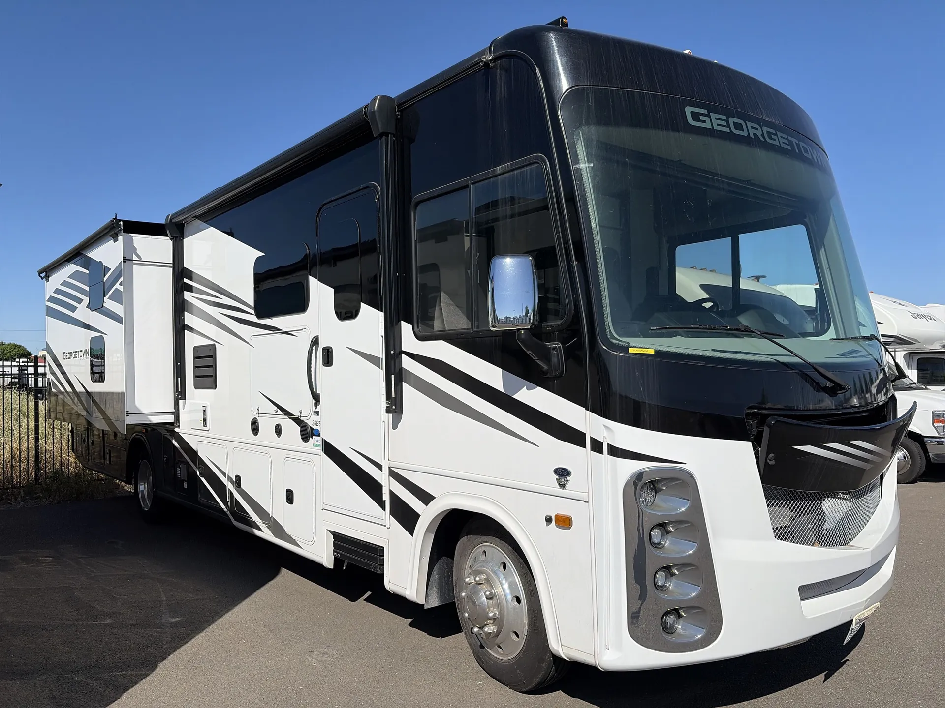 2023 Forest River Georgetown 5 Series GT5 36B5 - Photo 2