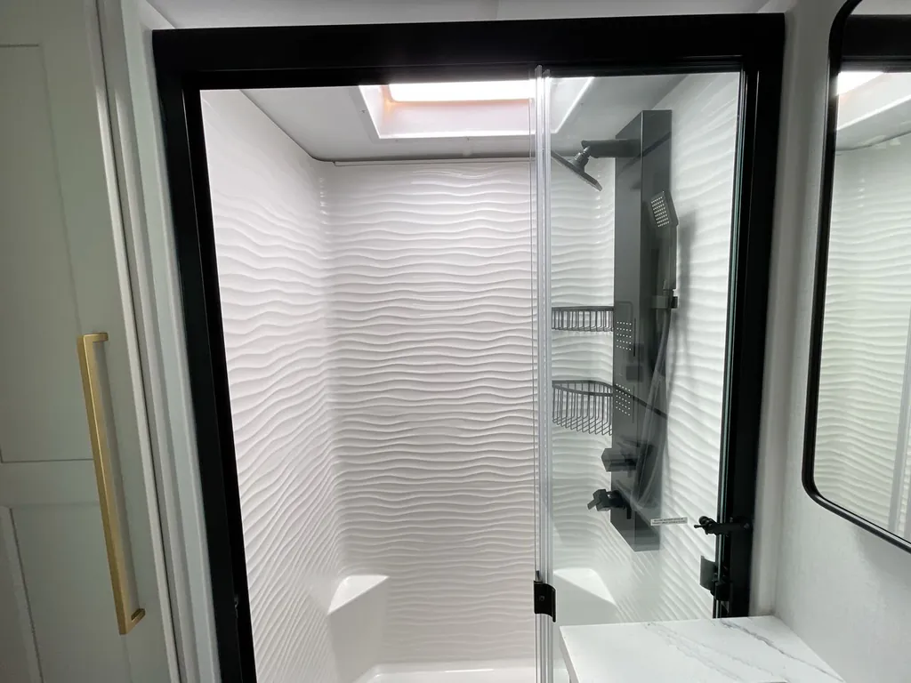 2026 Brinkley Model G 3950, Photos photo 28