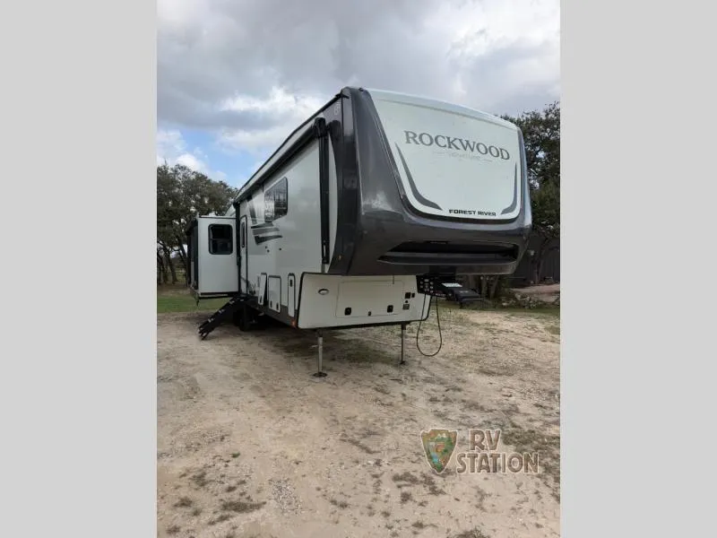2026 Forest River Rockwood Signature 401SFB - Photo 2