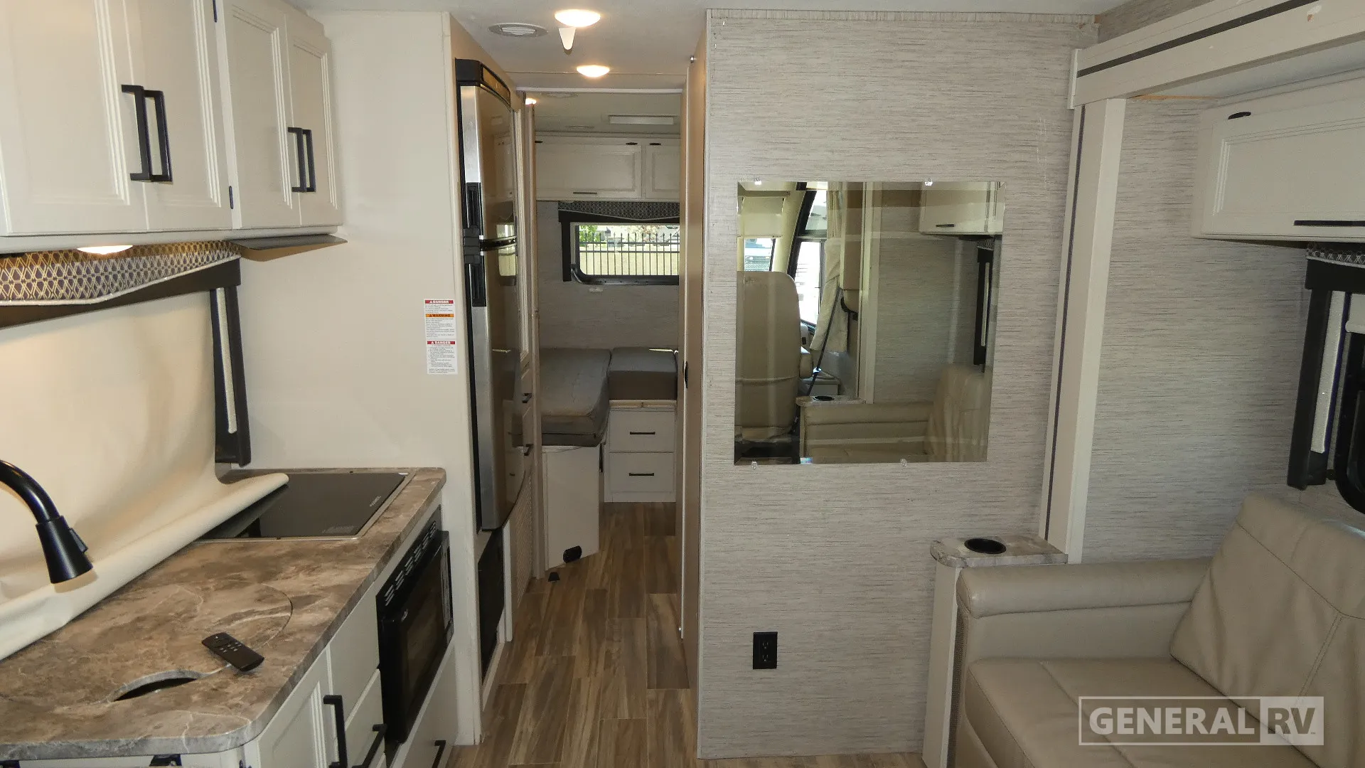 2021 Thor Motor Coach Vegas 24.1 - Photo 3