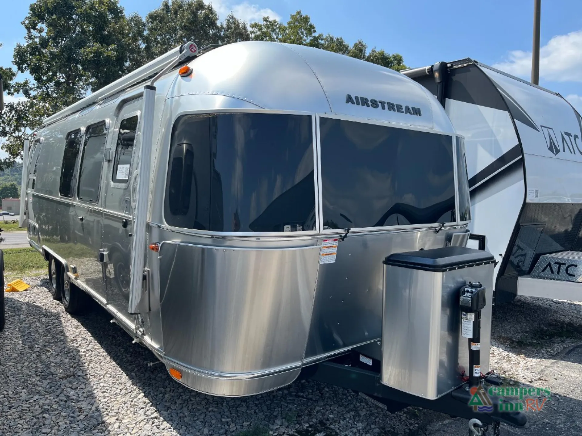 2024 Airstream International 28RB Twin - Photo 2