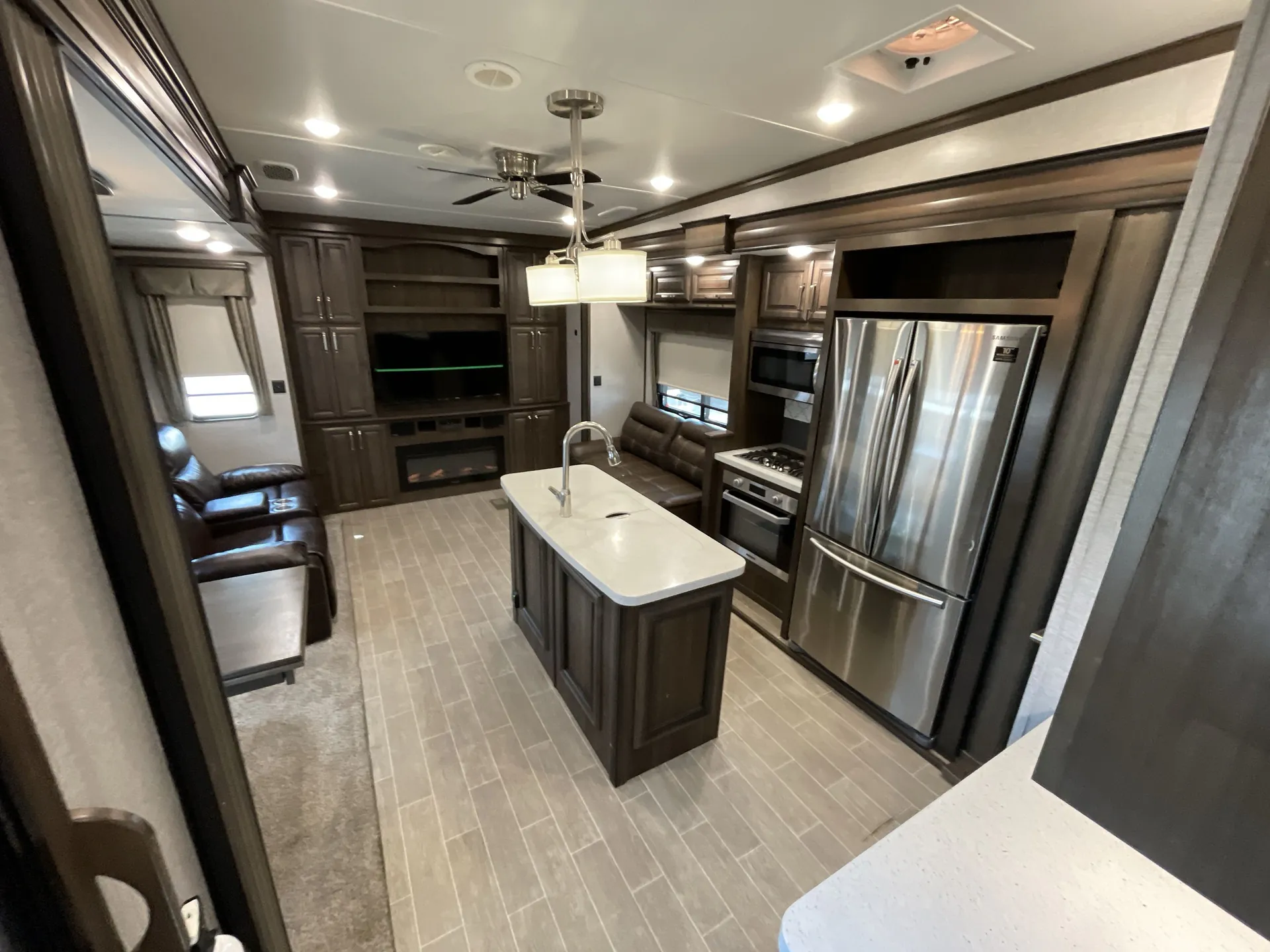 2020 Keystone Alpine 3021RE — living area main