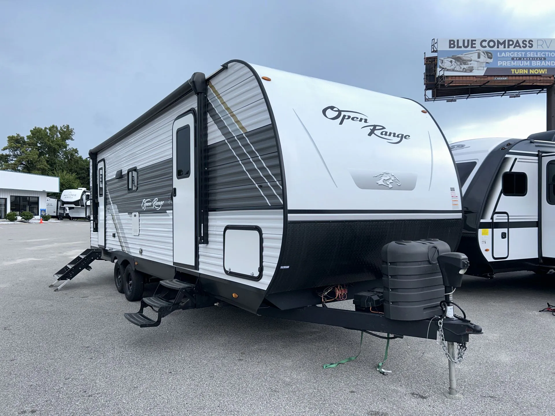 2026 Highland Ridge Open Range Conventional 26RLS dealer photo 1 from Blue Compass RV