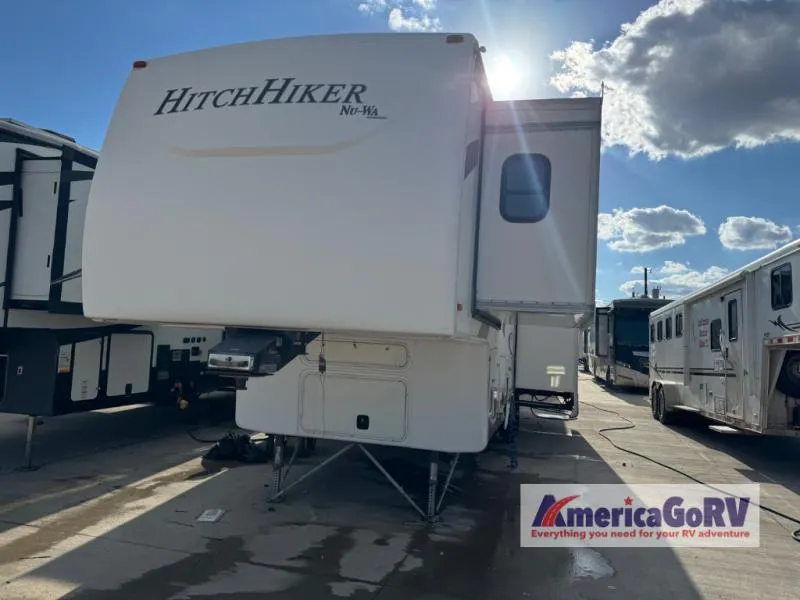 2012 NuWa HitchHiker Discover America 330 FK - Main photo