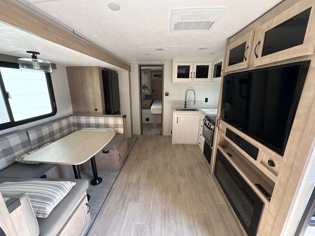 2025 Forest River Solaire 2430BHS, Photos photo 13
