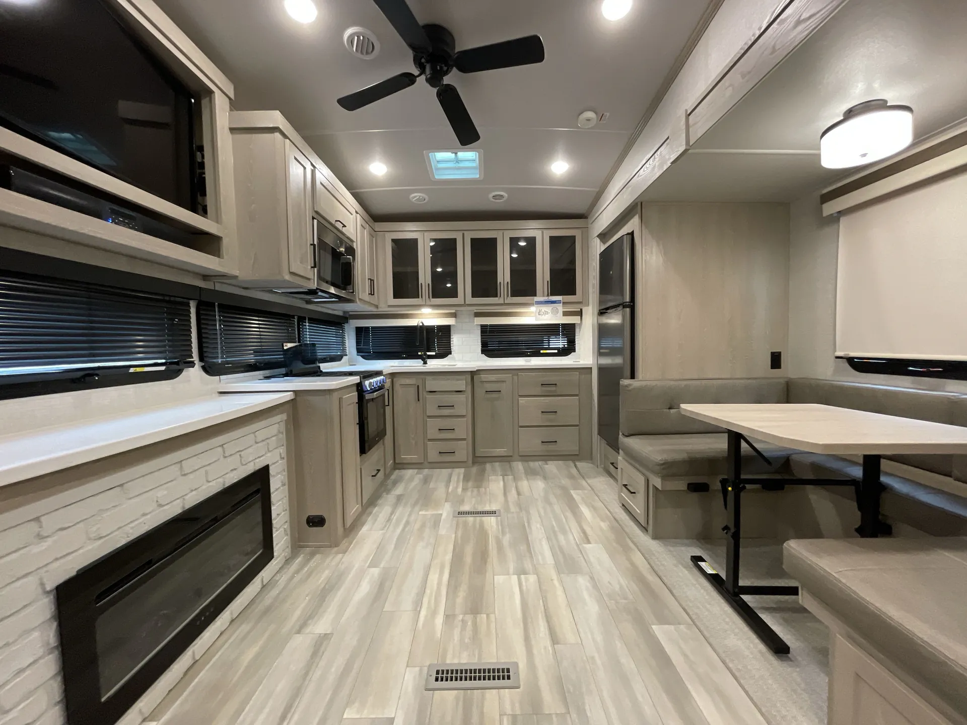 2023 Forest River Rockwood Signature 2622RK — living area main
