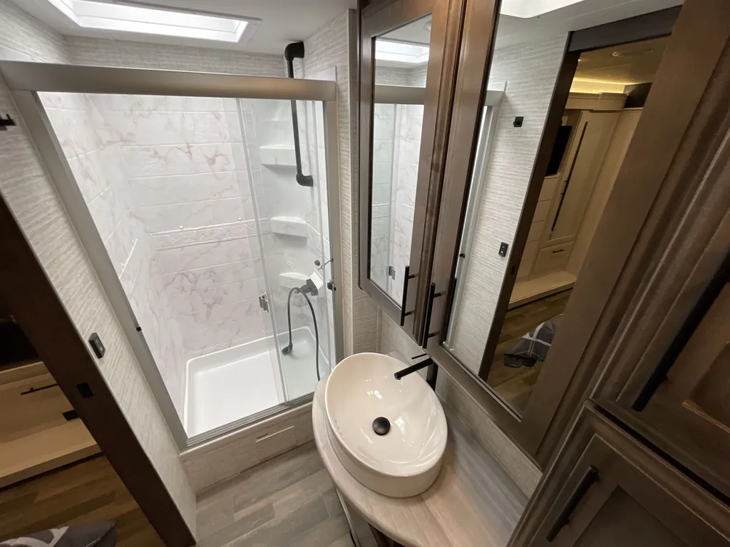 2025 Entegra Coach Vision XL 36C, Photos photo 18